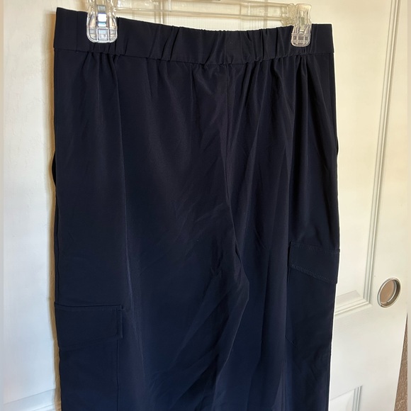 Banana Republic NWT navy pants with ankle button detail - Picture 5 of 6